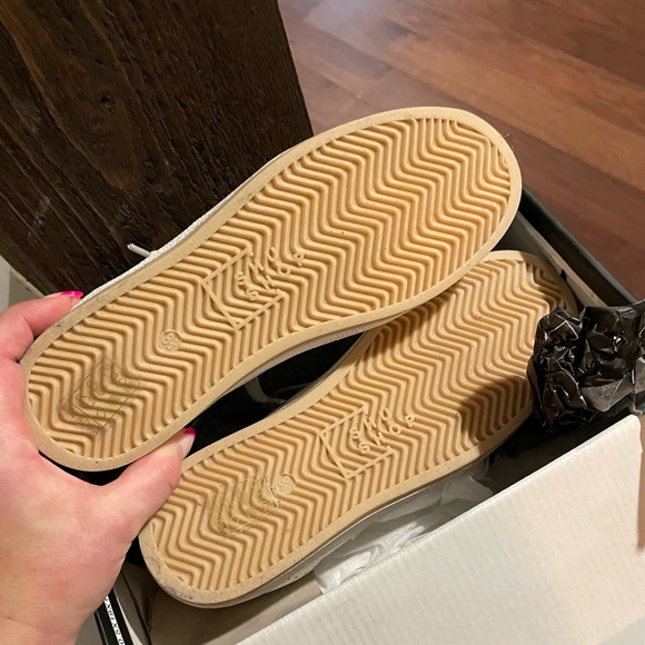 BRAND NEW Shu Shop Paz Irridescent Gold (8.5) - Picture 8 of 8